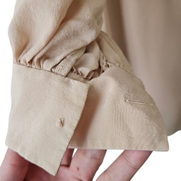 Chloe Sandy Biege Women's Button-down  Flowy Silk Blouse size XS (US 2, FR 34) - Picture 6 of 6